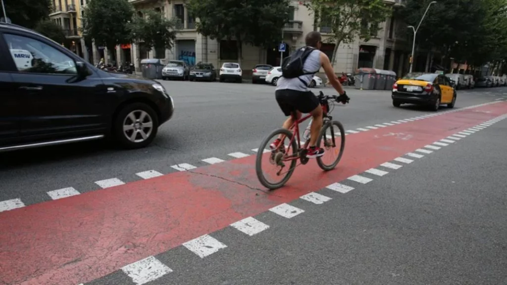 Las normas que todo ciclista debe conocer. Pedalee por Madrid, Barcelona, Mallorca... 87 Motor16 respetar