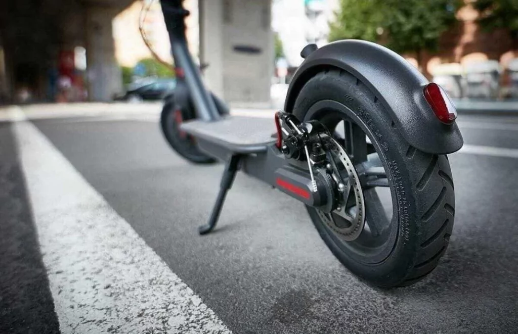 Carrefour te ofrece el patinete eléctrico más avanzado de Cecotec con un descuento de 60 euros 160 Motor16 resistente