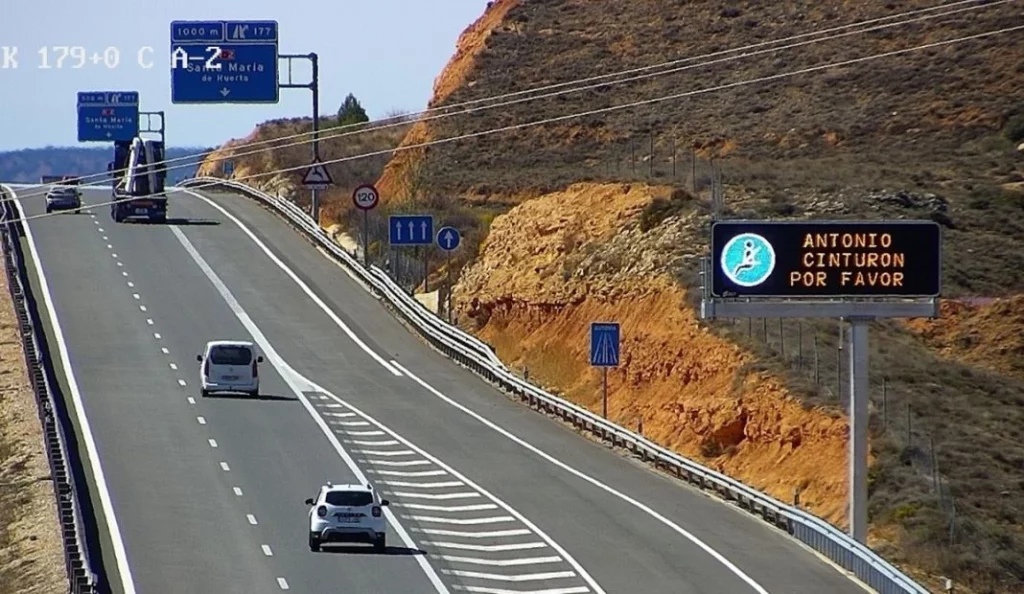 Las cámaras de la DGT que vigilan el cinturón, los semáforos y la línea continua, una a una 1 Motor16 campana dgt cinturon Europa Press Motor16