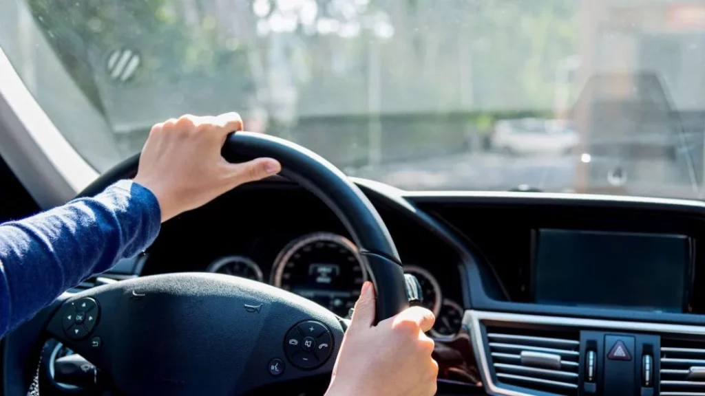 La DGT habla alto y claro sobre el adiós definitivo al carnet para las mayores de 65 años 154 Motor16 volante