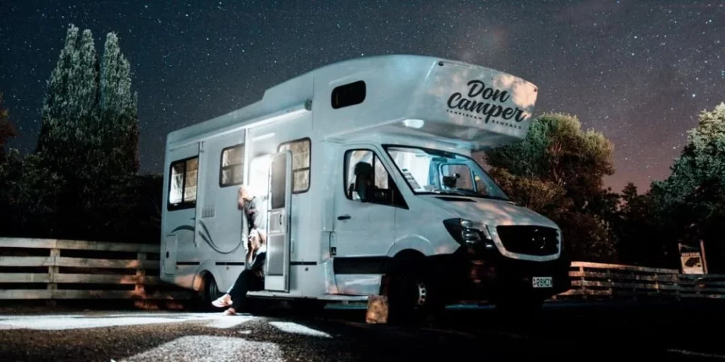 La guía indispensable para organizar un viaje por todo el mundo con tu autocaravana 101 Motor16 donde dormir en autocaravana 1200x600 1 Motor16