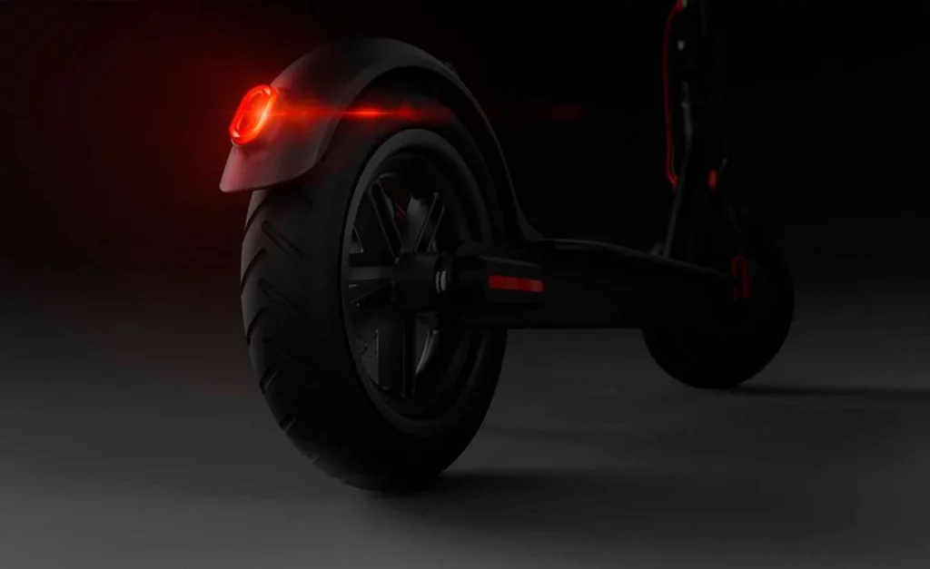 Si tienes menos de 15 años, aquí no puedes conducir un patinete eléctrico. Y esta medida se va a extender a tu ciudad 340 Motor16 normas