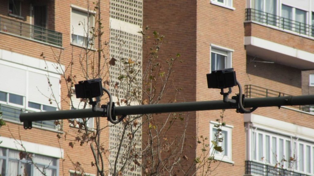 Así es cómo funcionan las cámaras de semáforo en rojo 38 Motor16 cámaras
