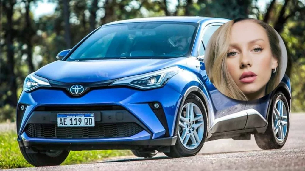 Un SUV con etiqueta ECO: Así es el coche que conduce Ester Expósito 2 Motor16 ¿Qué otras características tiene el Toyota de Expósito?
