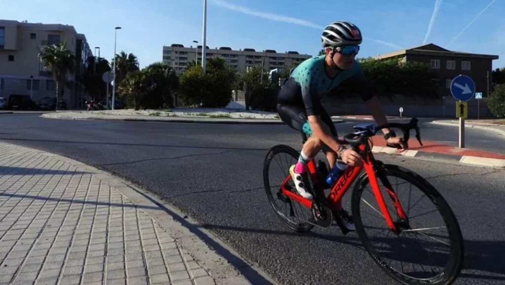La DGT avisa a los ciclistas: Más de la mitad será multado por este gesto 63 Motor16 DGT