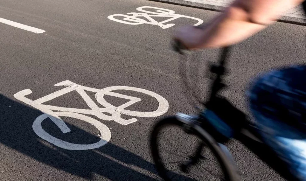Las normas que todo ciclista debe conocer. Pedalee por Madrid, Barcelona, Mallorca... 86 Motor16 concienciar