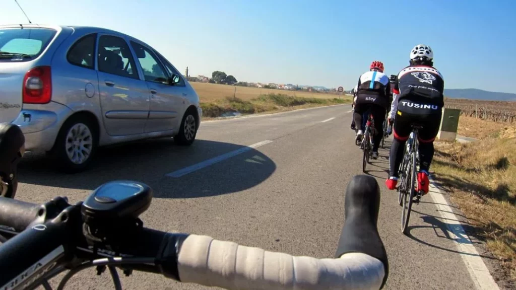 Despídete de adelantar: La DGT mueve ficha para reducir accidentes 179 Motor16 circular