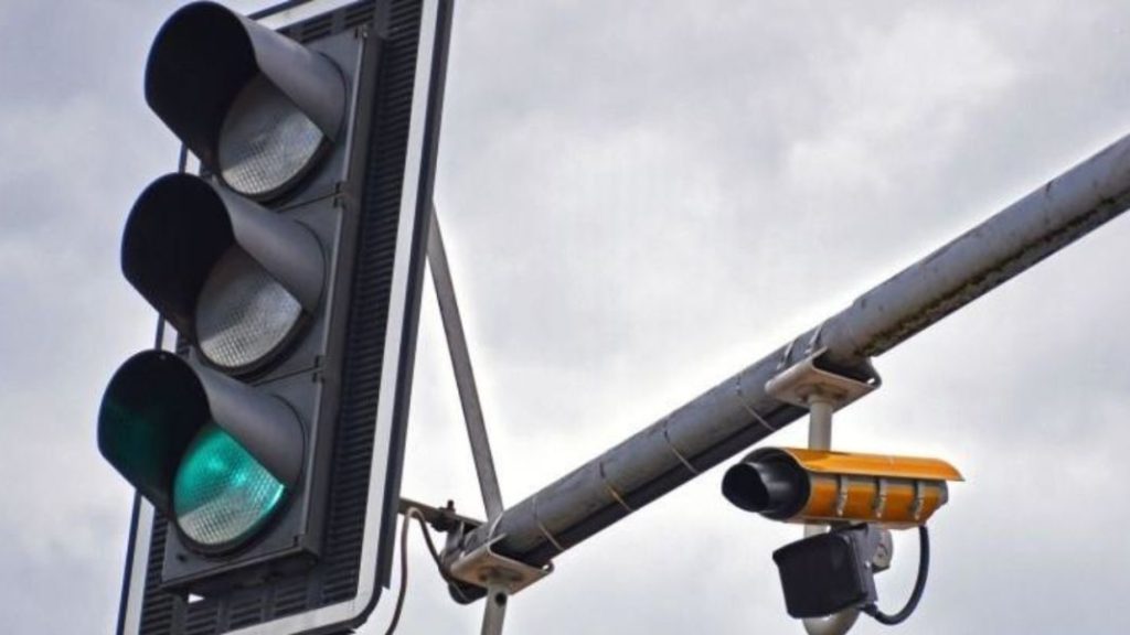 Así es cómo funcionan las cámaras de semáforo en rojo 41 Motor16 mejorar