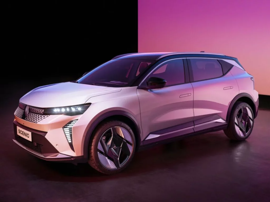 Renault España lo apuesta todo al 2024: “El coche eléctrico no tiene vuelta atrás”, afirma Sebastian Guiges 4 Motor16 renault scenic etech front view Motor16