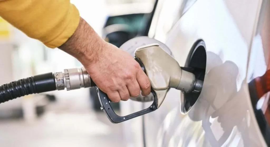 Los expertos lo han confirmado: Así va a cambiar el precio de la gasolina y del diésel en mayo 107 Motor16 mercados