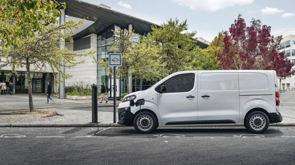Estos son los nuevos vehículos que la DGT te permite llevar con tu carnet de conducir de tipo B 195 Motor16 permiso