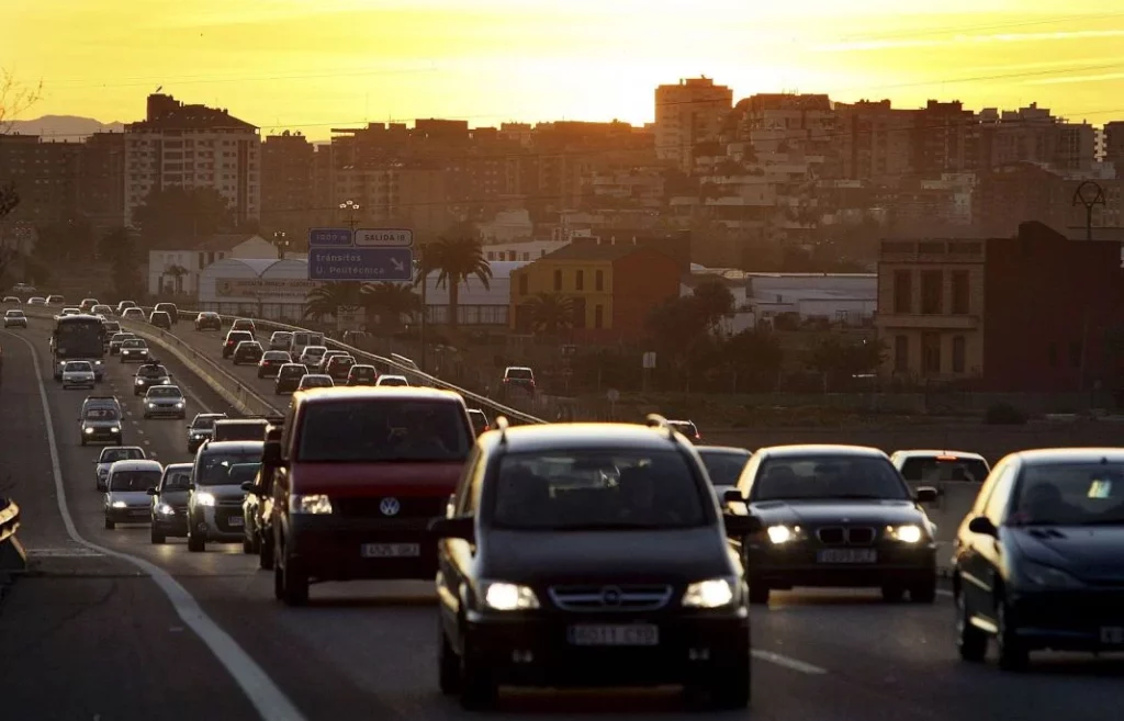 Carreteras abiertas a peatones y ciclistas, pero cerradas a coches y motos: La moda que la DGT podría traer de Europa 88 Motor16 DGT