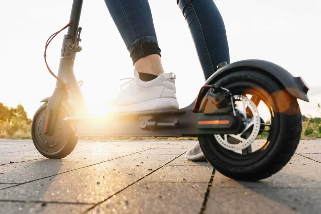 Carrefour te ofrece el patinete eléctrico más avanzado de Cecotec con un descuento de 60 euros 161 Motor16 reclamo