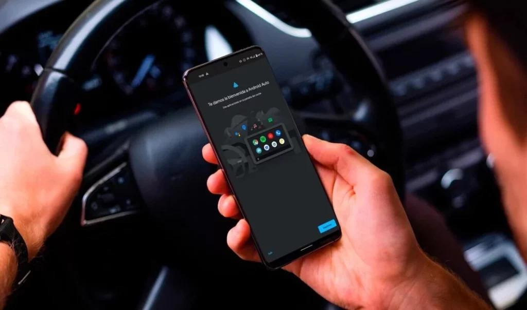 La multa que la DGT te va a poner si has instalado una pantalla Android Auto en tu coche 57 Motor16 peligro