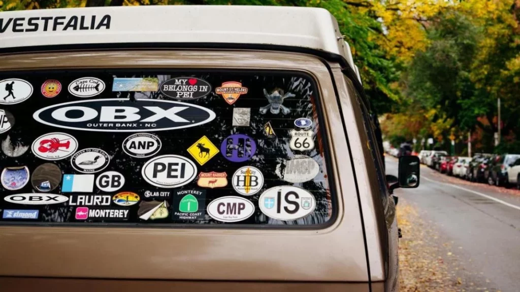 Esta pegatina está prohibida llevarla en tu coche. Si te pillan te van a multar con 200 euros 181 Motor16 legal