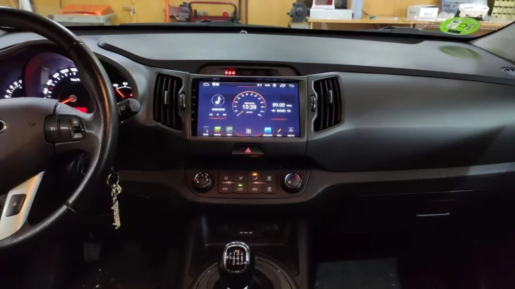 La multa que la DGT te va a poner si has instalado una pantalla Android Auto en tu coche 54 Motor16 dispositivos