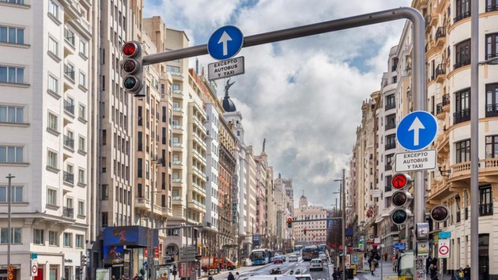 Así es cómo funcionan las cámaras de semáforo en rojo 42 Motor16 funcionalidades