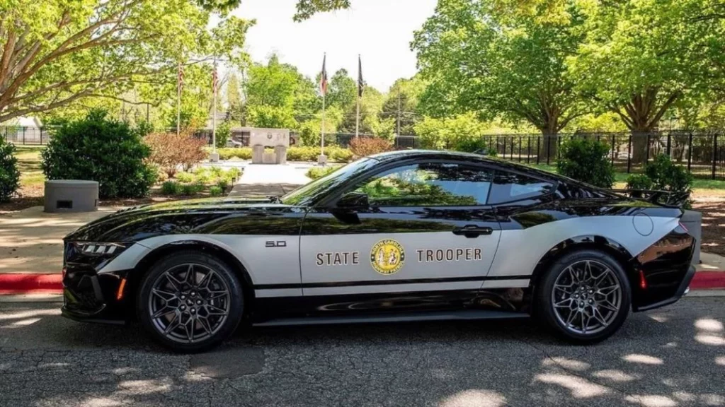 Alucina con los 25 coches que acaba de estrenar la policía de Carolina del Norte 2 Motor16 ¿Es la primera vez que la Patrulla de Caminos conduce un Mustang?