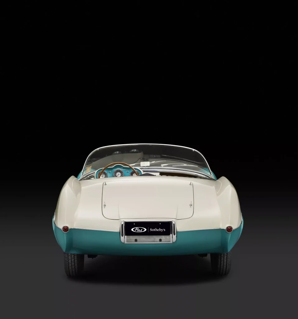 Este Abarth 208 A Spyder es un coche único en el mundo y está a la venta 4 Motor16 1955 Abarth 208 A Spyder. RM Sotheby's. Imagen trasera.
