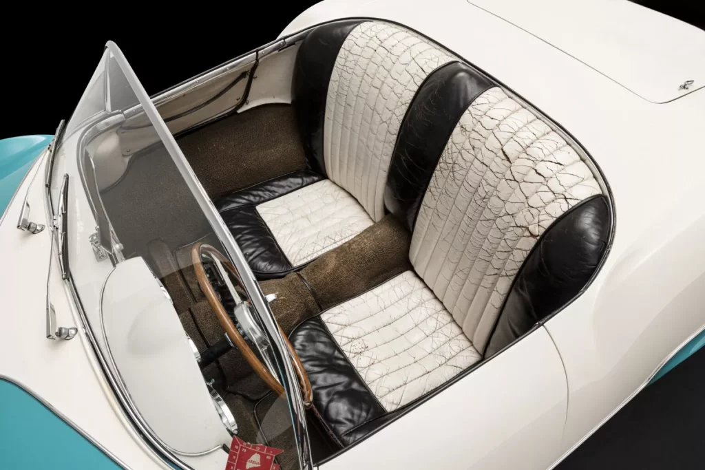 Este Abarth 208 A Spyder es un coche único en el mundo y está a la venta 3 Motor16 1955 Abarth 208 A Spyder. RM Sotheby's. Imagen interior.