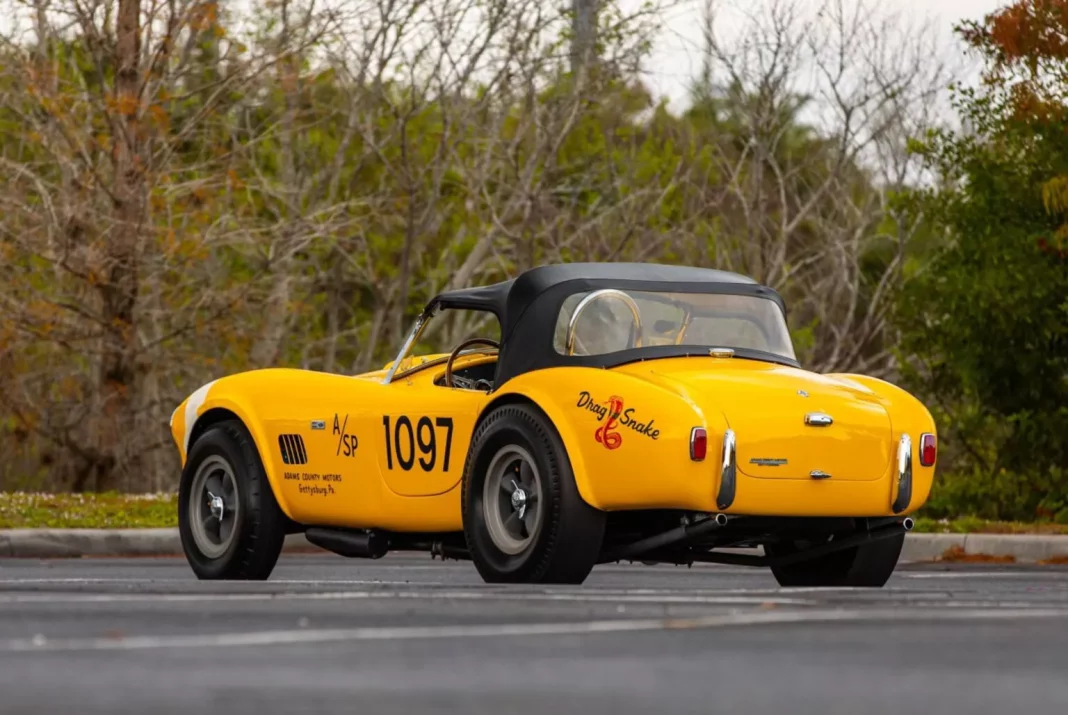 1964 Shelby Cobra Dragonsnake Mecum. Imagen portada.
