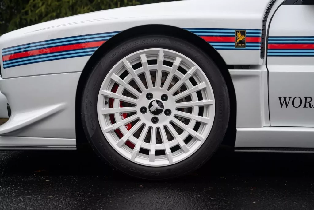 El único Kimera EVO37 'Martini 7' se vende por una auténtica fortuna 14 Motor16 2023 Kimera EVO37 Martini 7 10 Motor16