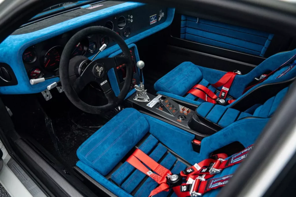 El único Kimera EVO37 'Martini 7' se vende por una auténtica fortuna 2 Motor16 2023 Kimera EVO37 Martini 7. Imagen interior.