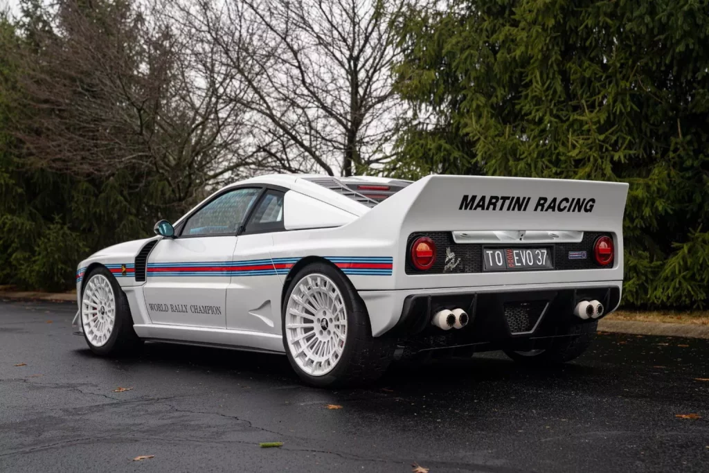El único Kimera EVO37 'Martini 7' se vende por una auténtica fortuna 1 Motor16 2023 Kimera EVO37 Martini 7. Imagen trasera.