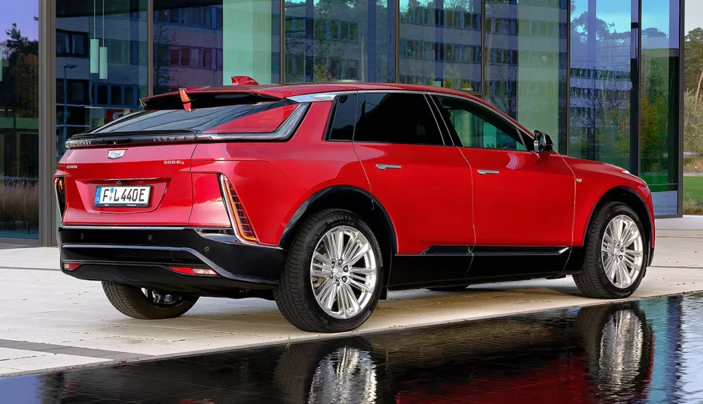 El Cadillac Lyriq aterriza en Europa. Más caro que en USA, pero interesa 6 Motor16 2024 Cadillac Lyriq Alemania 4 Motor16