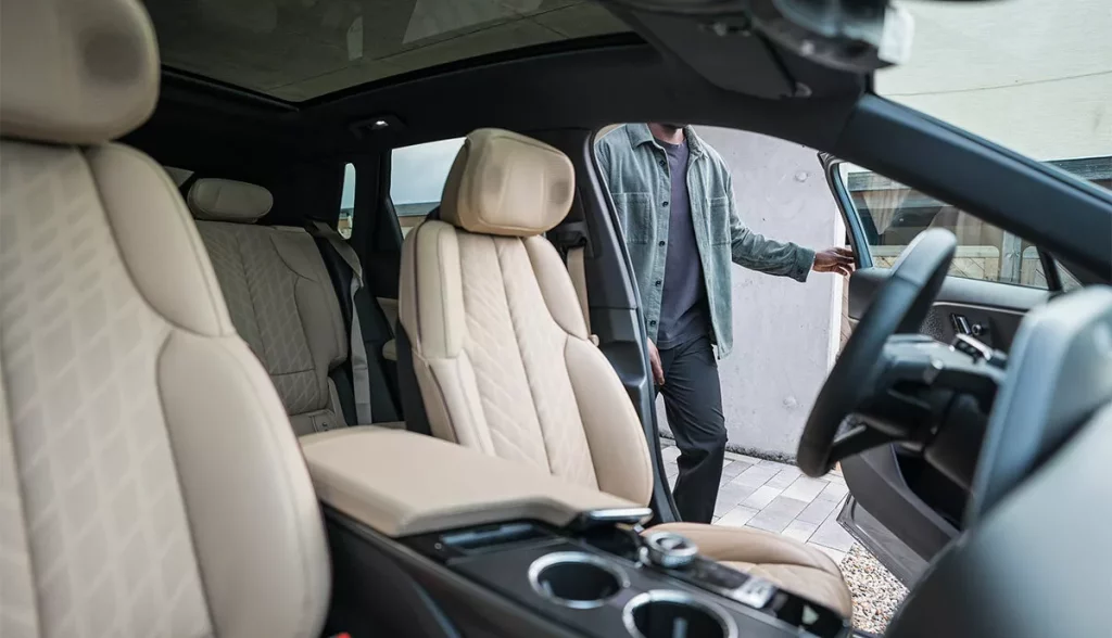 El Cadillac Lyriq aterriza en Europa. Más caro que en USA, pero interesa 8 Motor16 2024 Cadillac Lyriq Alemania 6 Motor16