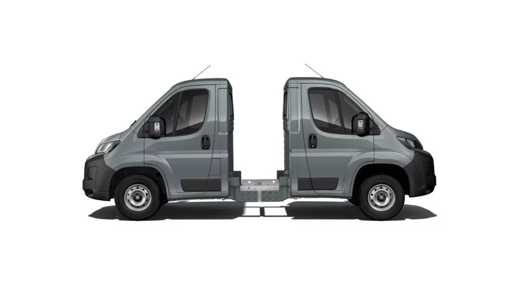 2024 Citroen Jumper Back To Back. Imagen lateral.