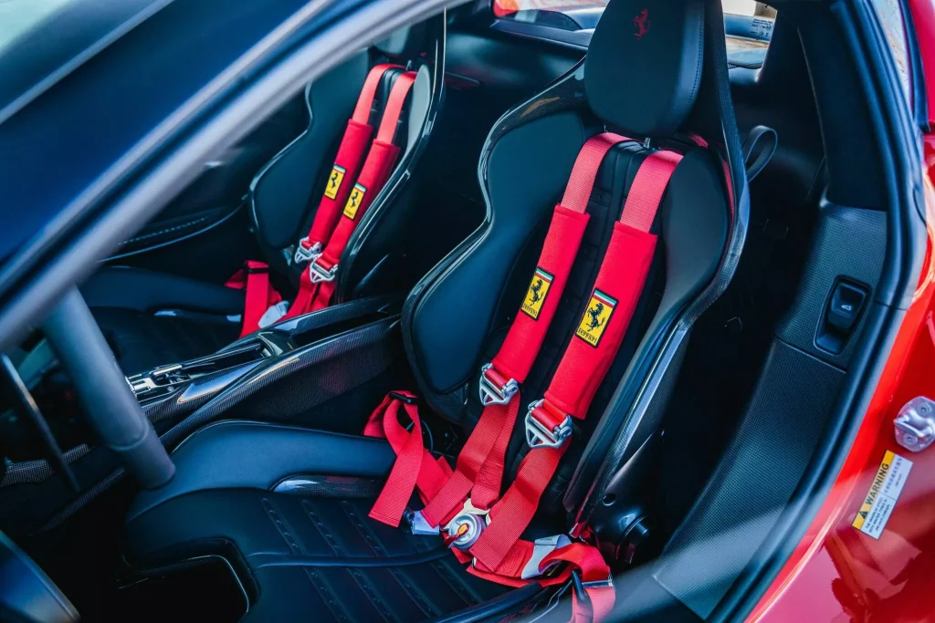 El Ferrari 296 GTB de Ronald McDonald existe. Y está a la venta 26 Motor16 2024 Ferrari 296 GTB McDonalds SBX 22 Motor16