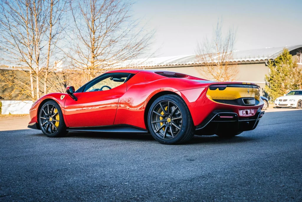 El Ferrari 296 GTB de Ronald McDonald existe. Y está a la venta 7 Motor16 2024 Ferrari 296 GTB McDonalds SBX 3 Motor16
