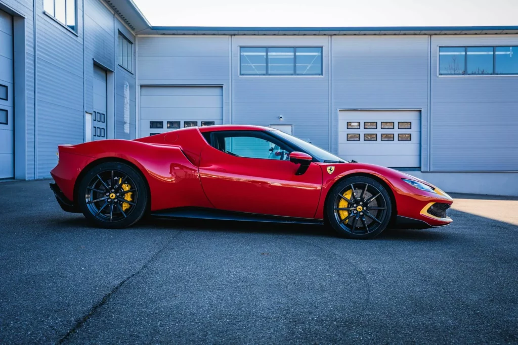 El Ferrari 296 GTB de Ronald McDonald existe. Y está a la venta 11 Motor16 2024 Ferrari 296 GTB McDonalds SBX 7 Motor16