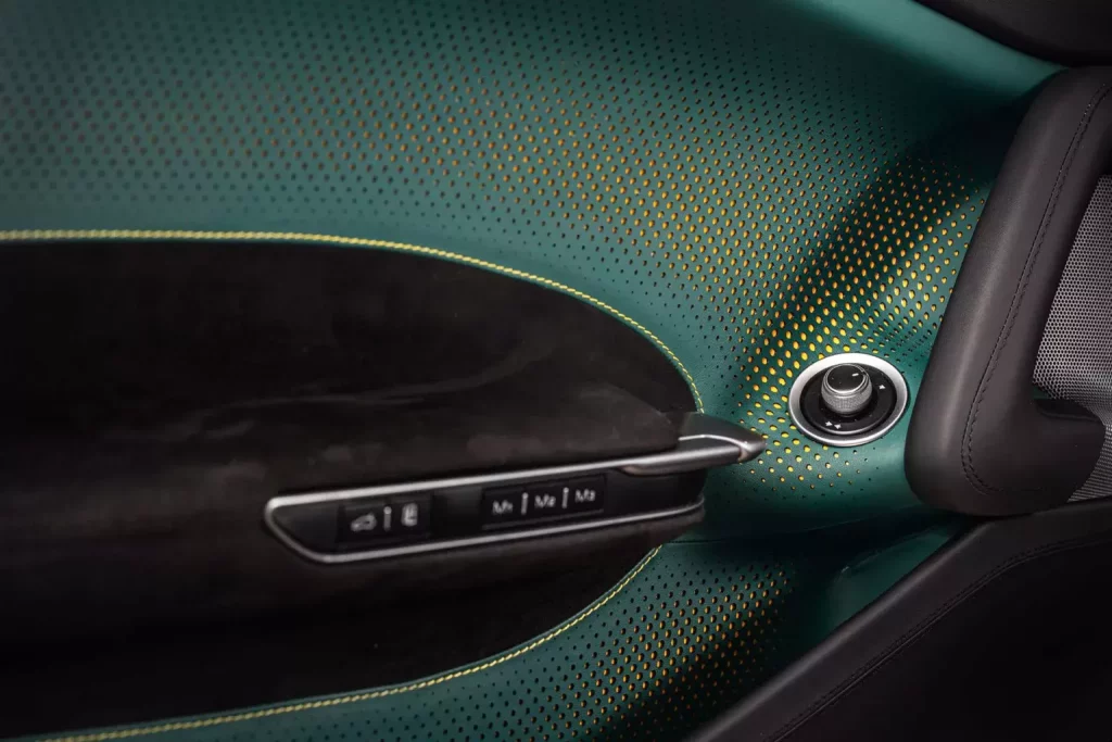 Carlex construye un Ferrari GTC4Lusso con un interior único 9 Motor16 2024 Ferrari GTC4Lusso Carlex Design 8 Motor16
