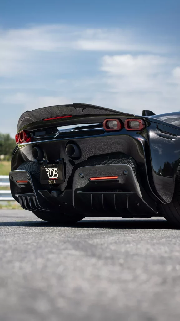 1016 Industries viste tu Ferrari SF90 de fibra de carbono por una fortuna 14 Motor16 2024 Ferrari SF90 by 1016 Industries 9 Motor16