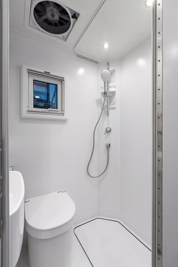 2024 Krug Bedrock XT2 Camper 1 Motor16