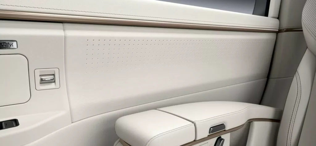 El impresionante Lexus LM estrena una versión de 'acceso' 23 Motor16 2024 Lexus LM Luxury Japon 18 Motor16