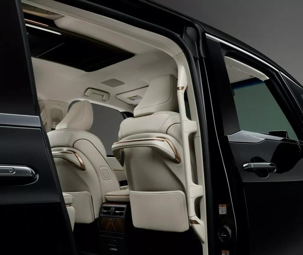 El impresionante Lexus LM estrena una versión de 'acceso' 27 Motor16 2024 Lexus LM Luxury Japon 22 Motor16