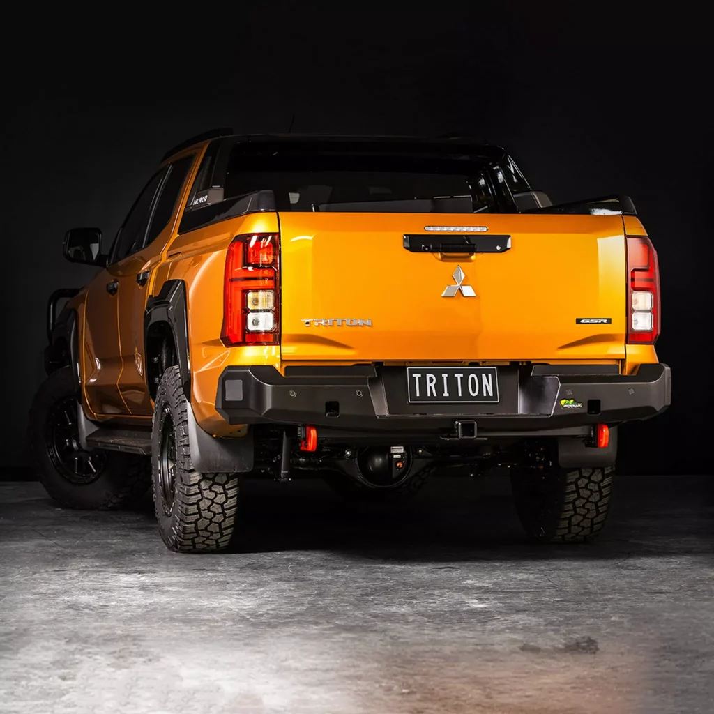 2024 Mitsubishi L200 Ironman 4x4. Imagen trasera.