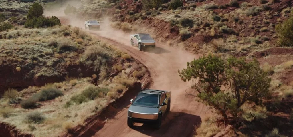 El Tesla Cybertruck estrena mejoras para que no se rían de él los mejores todoterreno 6 Motor16 2024 Tesla Cybertruck off road 2 Motor16