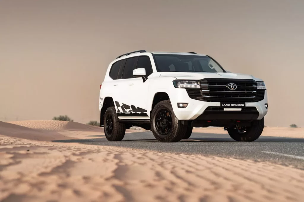El Toyota Land Cruiser con el que homenajean sus éxitos en el Dakar 4 Motor16 2024 Toyota Land Cruiser 10th Victory Edition 1 Motor16