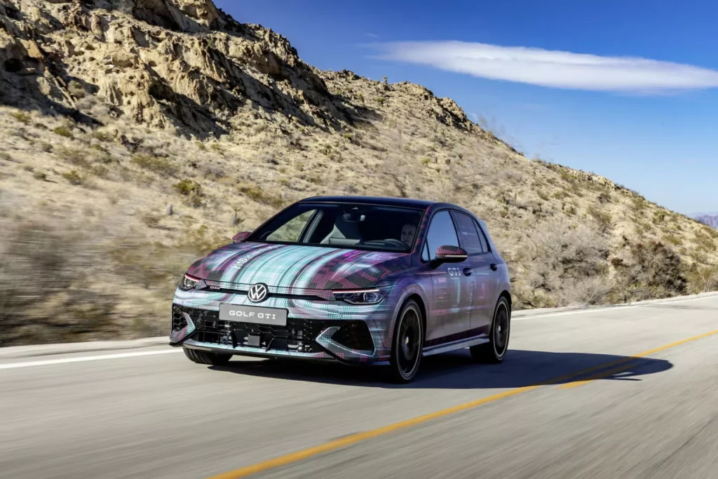 2024 Volkswagen Golf GTI Clubsport. Teaser. Imagen delantera.