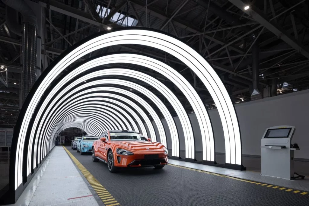 2024 Xiaomi SU7. Fábrica. Imagen portada.