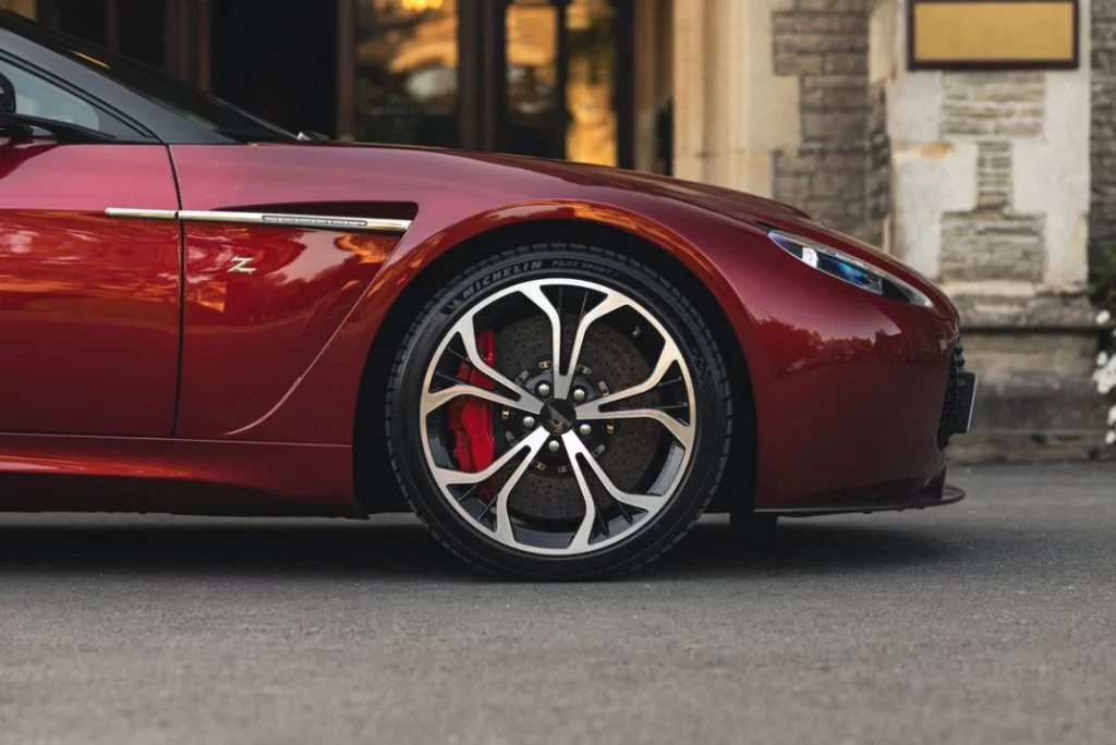 Un paseo por la historia de Zagato 16 Motor16 ASTON MARTIN V12 VANTAGE ZAGATO 5 Motor16