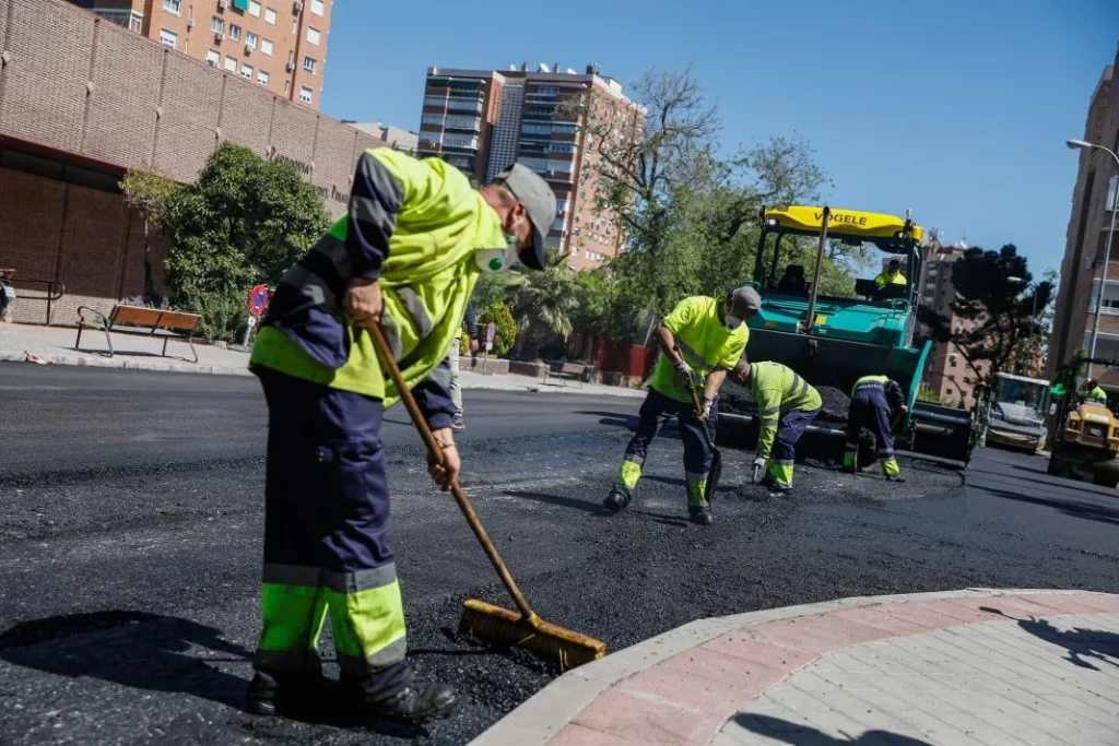 El ‘ingrediente secreto’ que lleva el asfalto que se usa en Madrid 211 Motor16 asfalto