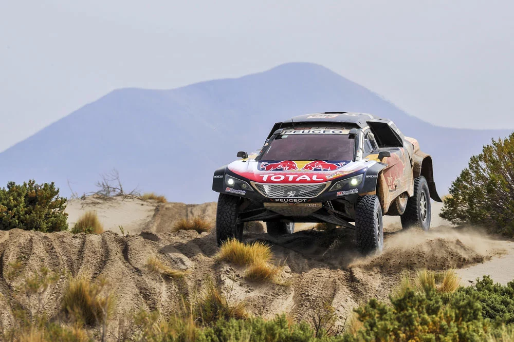 Con Ford en el Dakar: la inagotable ambición de Carlos Sainz por ganarse a sí mismo 5 Motor16 CARLOS SAINZ DAKAR PEUGEOT Motor16