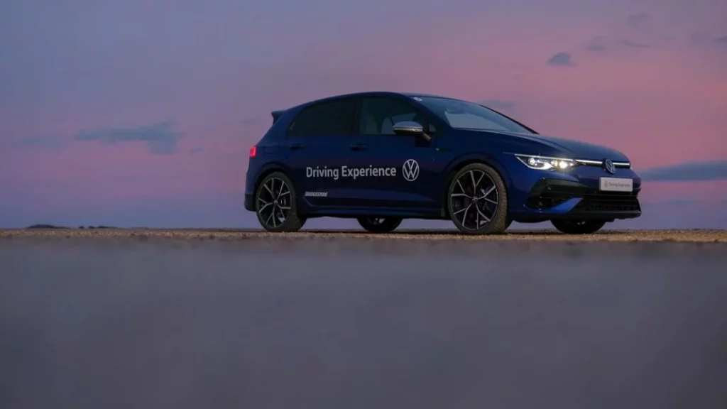 El Volkswagen Golf R-20 aniversario, el T-Roc R y el Polo GTI 25º Aniversario son algunos de los coches que podrán conducir los participantes en el curso.