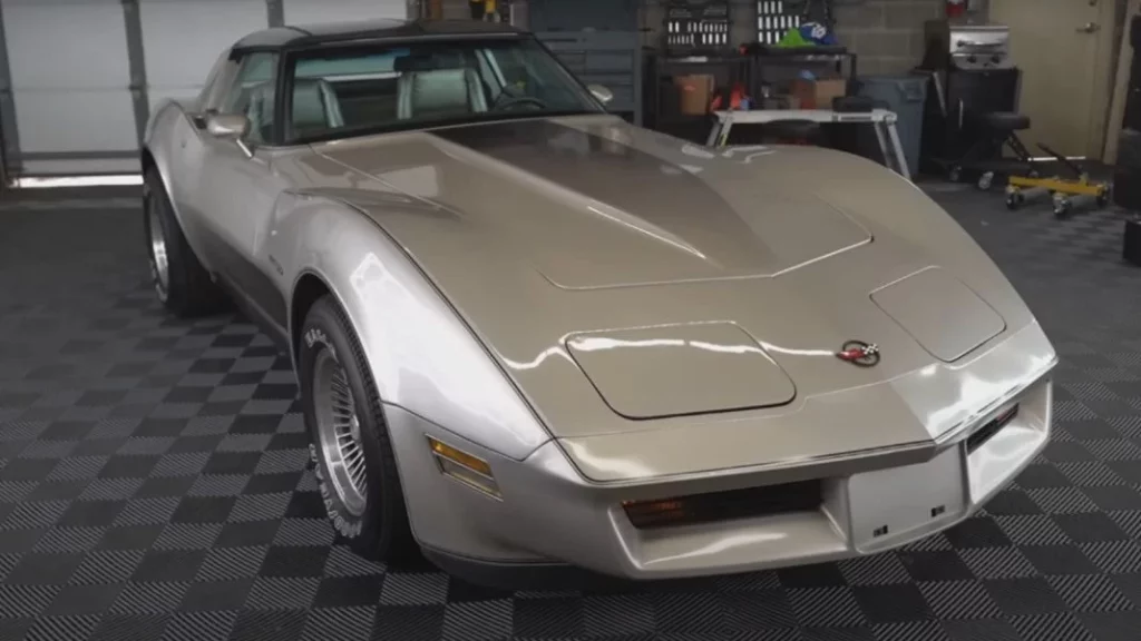 Alguien compró este Corvette en 1982 y lo olvidó en un garaje… 42 años 1 Motor16 ¿Cómo quedó el Corvette tras su primer baño en 42 años?