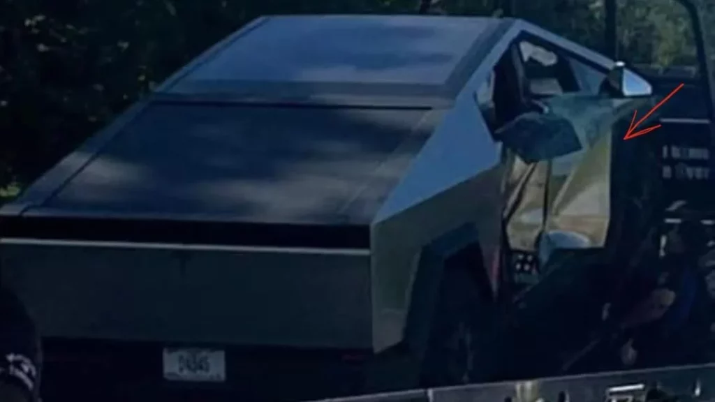 Si así ha quedado un Tesla Cybertruck, imagina el pobre Ford Edge que ha impactado contra este tanque eléctrico 2 Motor16 ¿Resistencia cuestionada para el Tesla Cybertruck?